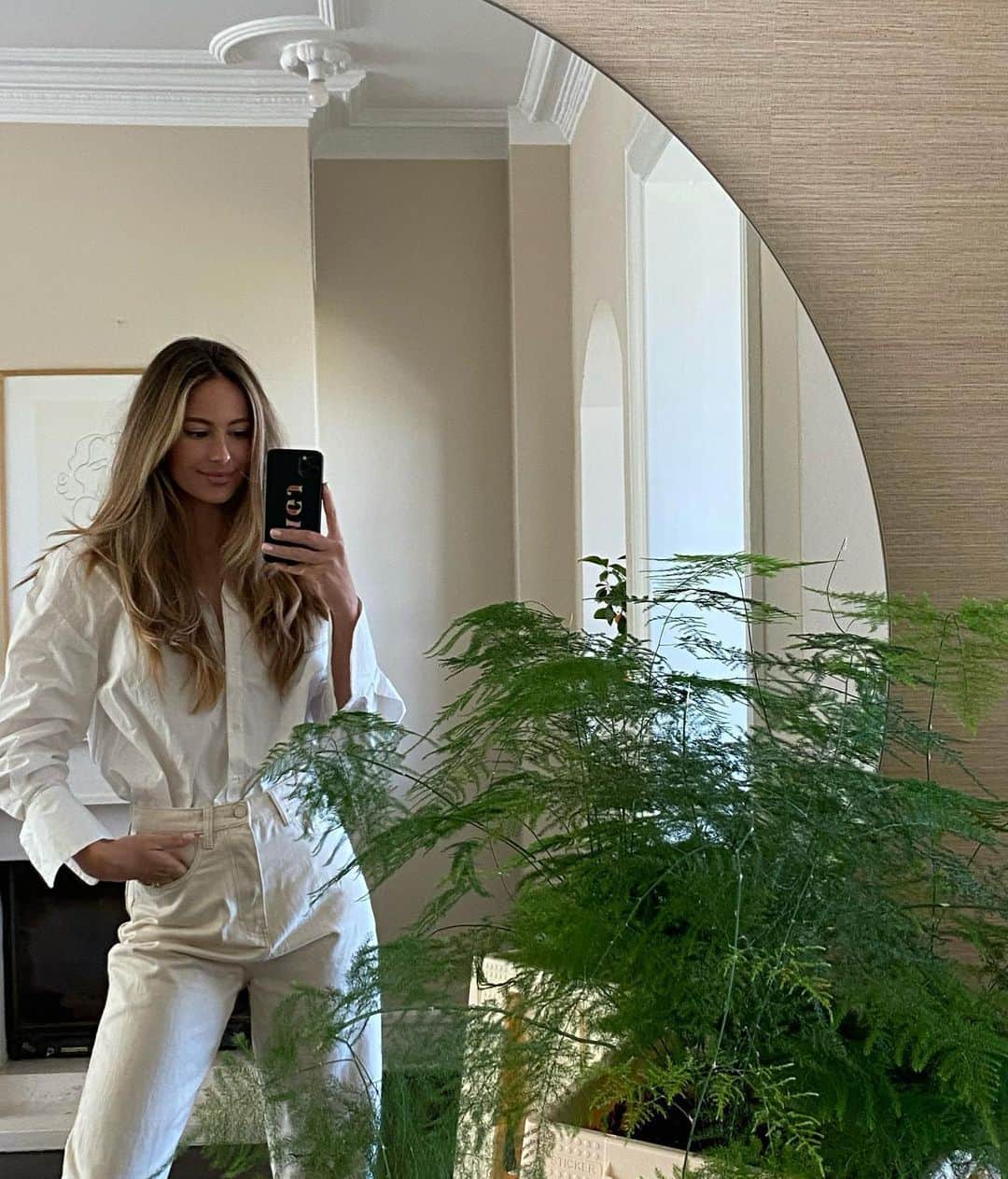 Mathilde Goehlerのインスタグラム：「Reklame.. Friday feels ☺️☺️☺️☺️」