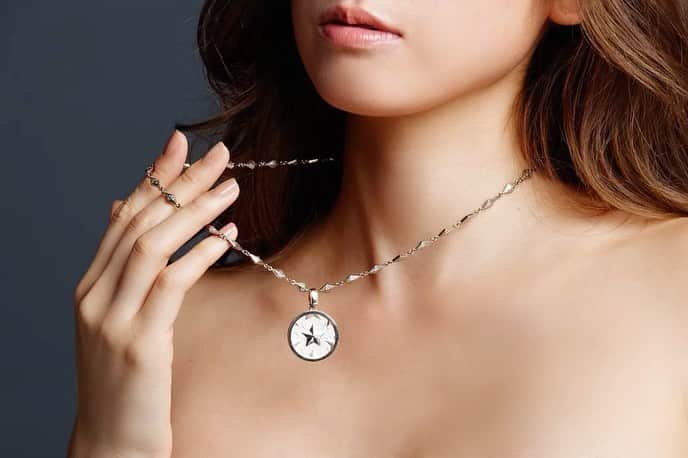 太田麻美さんのインスタグラム写真 - (太田麻美Instagram)「@armygirl_tokyo のJEWELRY 可愛い❤︎ #armygirl #jewelry #model #diamond #pendant #type #coindesign #18k #loveit #アーミーガール #ペンダント #ジュエリー #好み」5月22日 23時08分 - asami0523