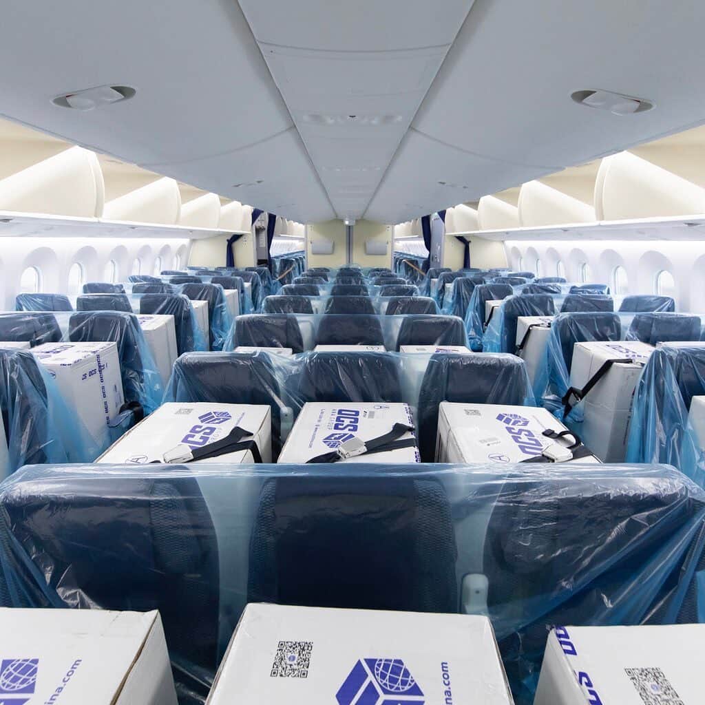 All Nippon Airwaysさんのインスタグラム写真 - (All Nippon AirwaysInstagram)「We’ve transformed our passenger aircraft into cargo carriers to help deliver much-needed medical supplies to affected areas. It’s how we’re following our commitment to always support our ANA community, whether aboard or on land. 💺📦」5月22日 23時29分 - allnipponairways