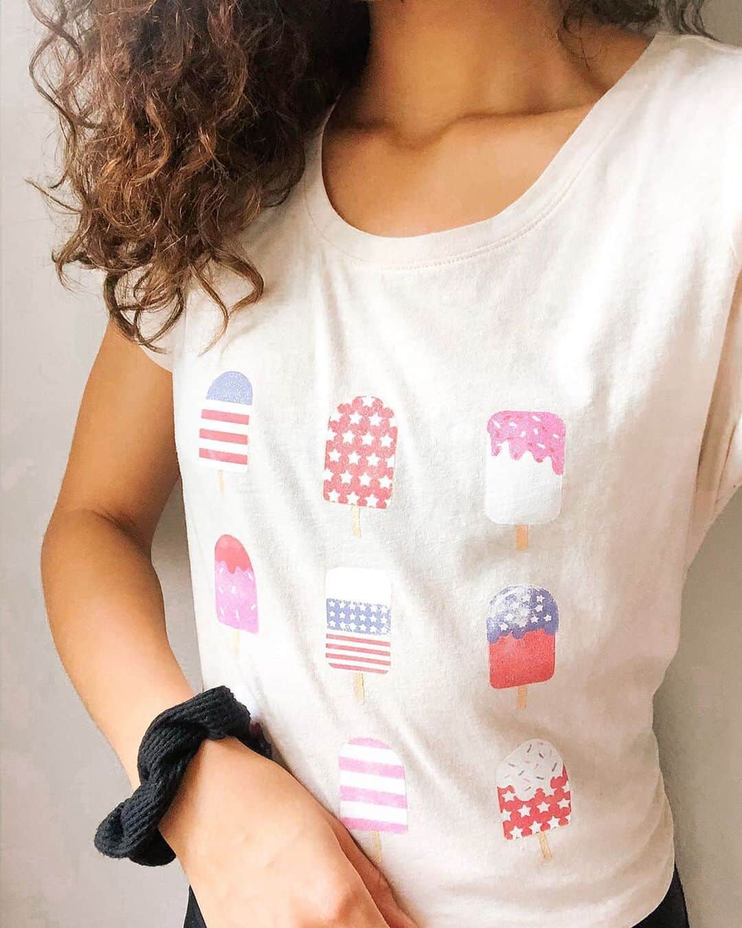 ロック&リパブリックのインスタグラム：「Add a pop(sicle) of color to your long weekend with this @lclaurenconrad graphic tee. 😋#Kohls #lclaurenconrad」