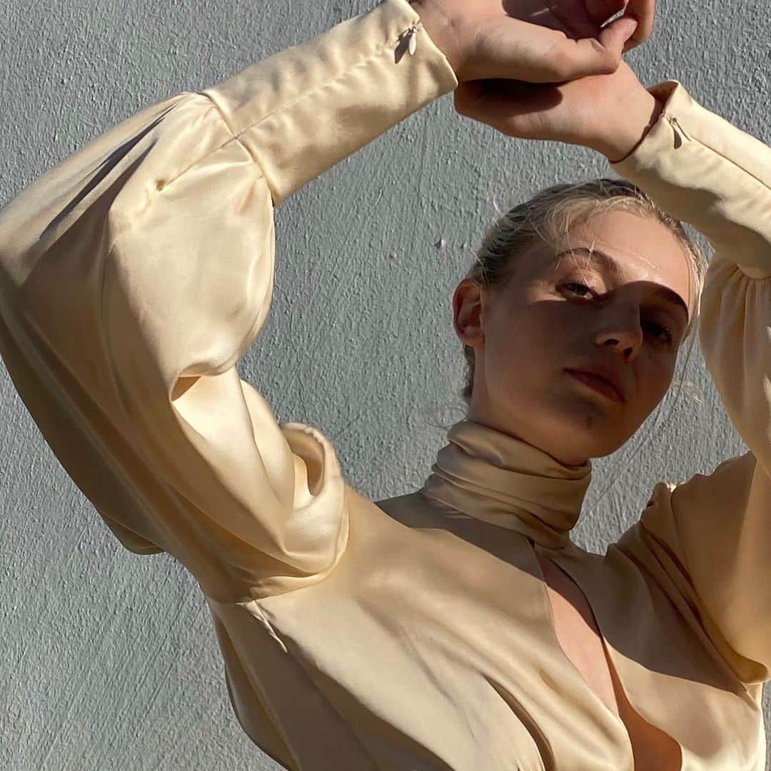 Nora O´Neilのインスタグラム：「You know what they say about a big sleeve」