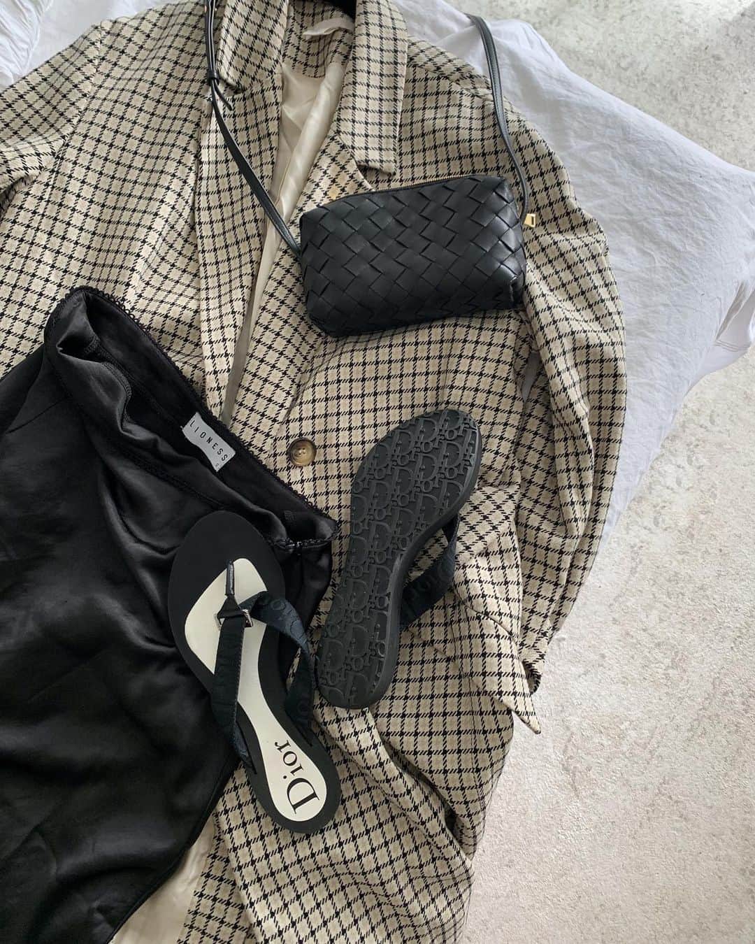 Kelsey Simoneのインスタグラム：「Styling outfits for some spring shoots 📷」