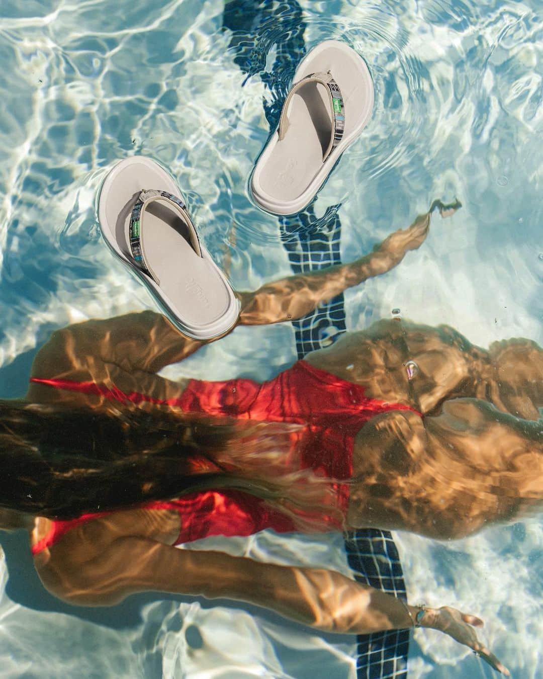 サヌークさんのインスタグラム写真 - (サヌークInstagram)「Amphibious sandals made for amphibious creatures 🐸💦. #SanukTripperH20Yeah#Sanuk #SmillePassItOn」5月23日 0時08分 - sanuk