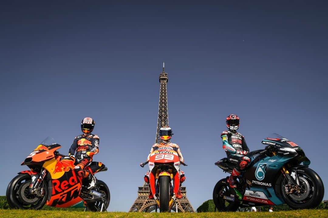 MotoGPさんのインスタグラム写真 - (MotoGPInstagram)「2019 not only marked #MotoGP's 70th Anniversary, but also gave us the chance to enjoy different experiences around the world 🌍 ahead of every GP 🏁 #SwipeLeft ⬅️ to check out some of the best pre-event memories from last season! 🤩」5月23日 0時00分 - motogp