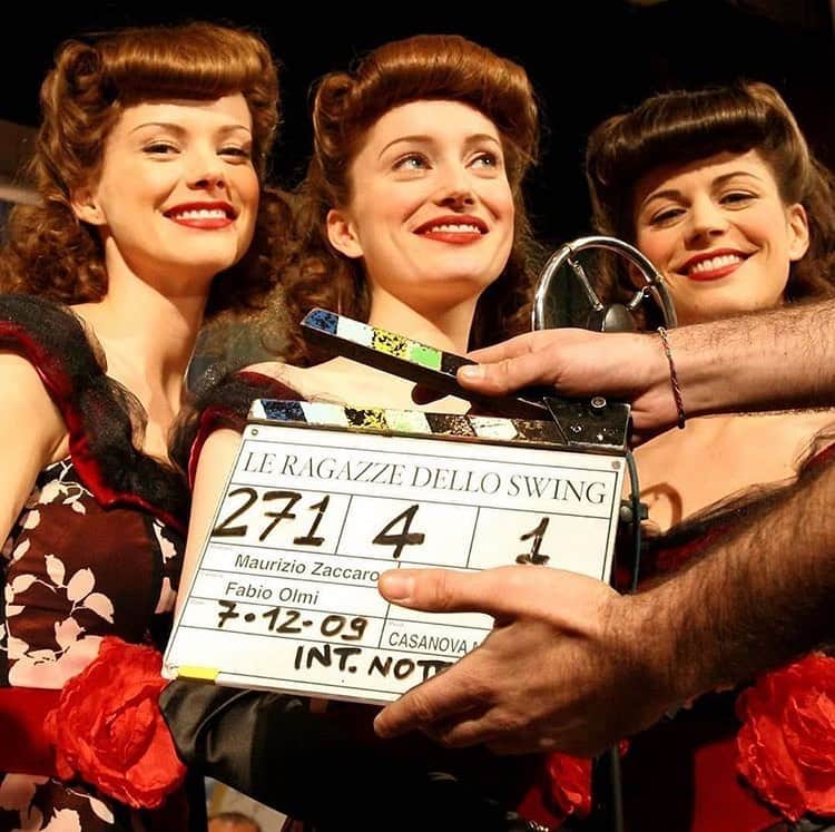 ロッテ・ヴァービークさんのインスタグラム写真 - (ロッテ・ヴァービークInstagram)「Throwback to Italian miniseries I did in ‘10 called Le Ragazze Dello Swing aka The Swing Girls for @rai1official  with my 📺 sisters @andreaosvart 🇭🇺 and @elise_is_here 🇳🇱 It’s the true story of three Dutch Jewish sisters in the 40ies who flee Holland to become first dancers and then form the legendary singing group the Trio Lescano who become the face of Italy 🇮🇹 #triolescano #leragazzedelloswing #raiuno」5月23日 0時43分 - lotteverbeek