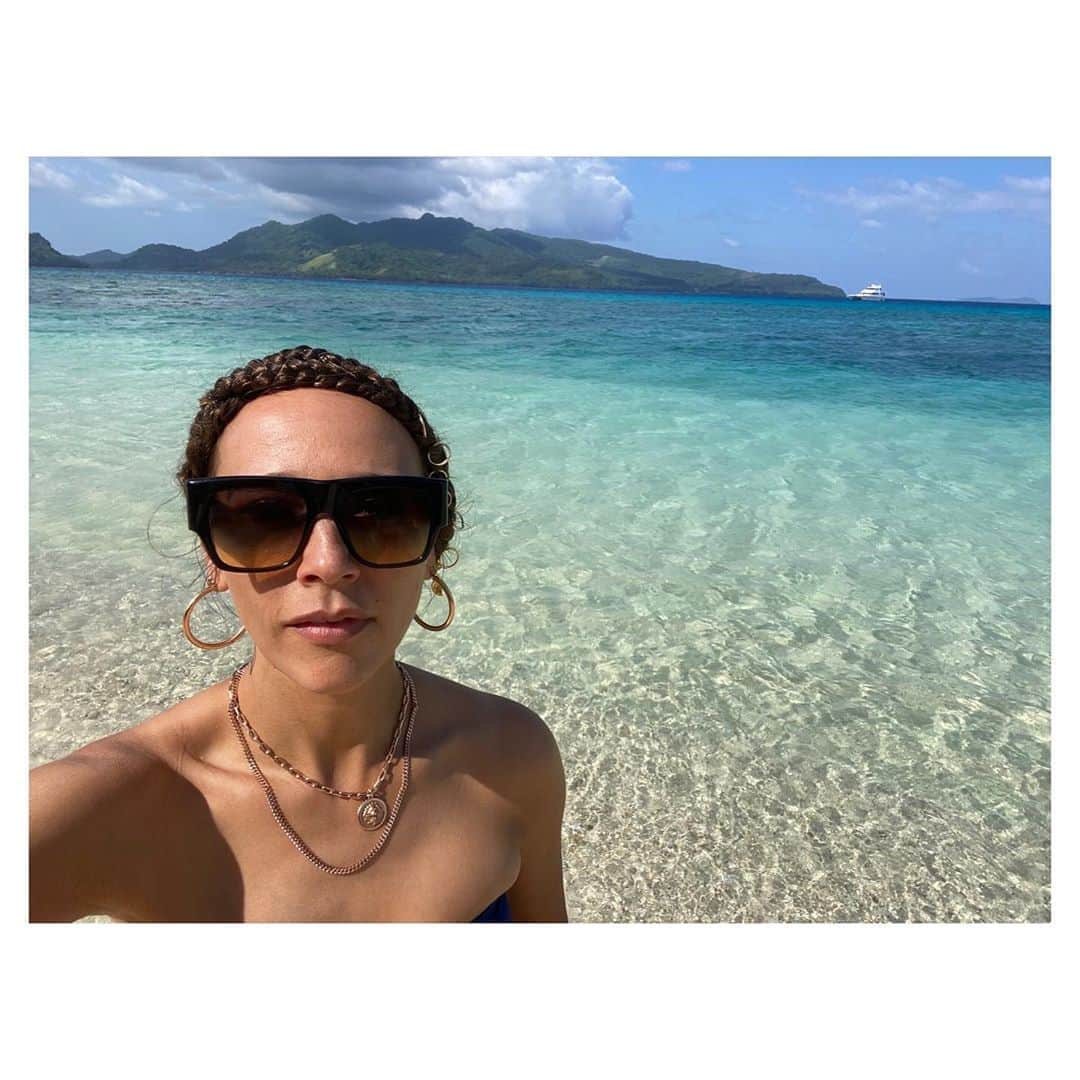 ラシダ・ジョーンズさんのインスタグラム写真 - (ラシダ・ジョーンズInstagram)「#FBF to Fiji 🌊 #blackafnetflix」5月23日 11時10分 - rashidajones