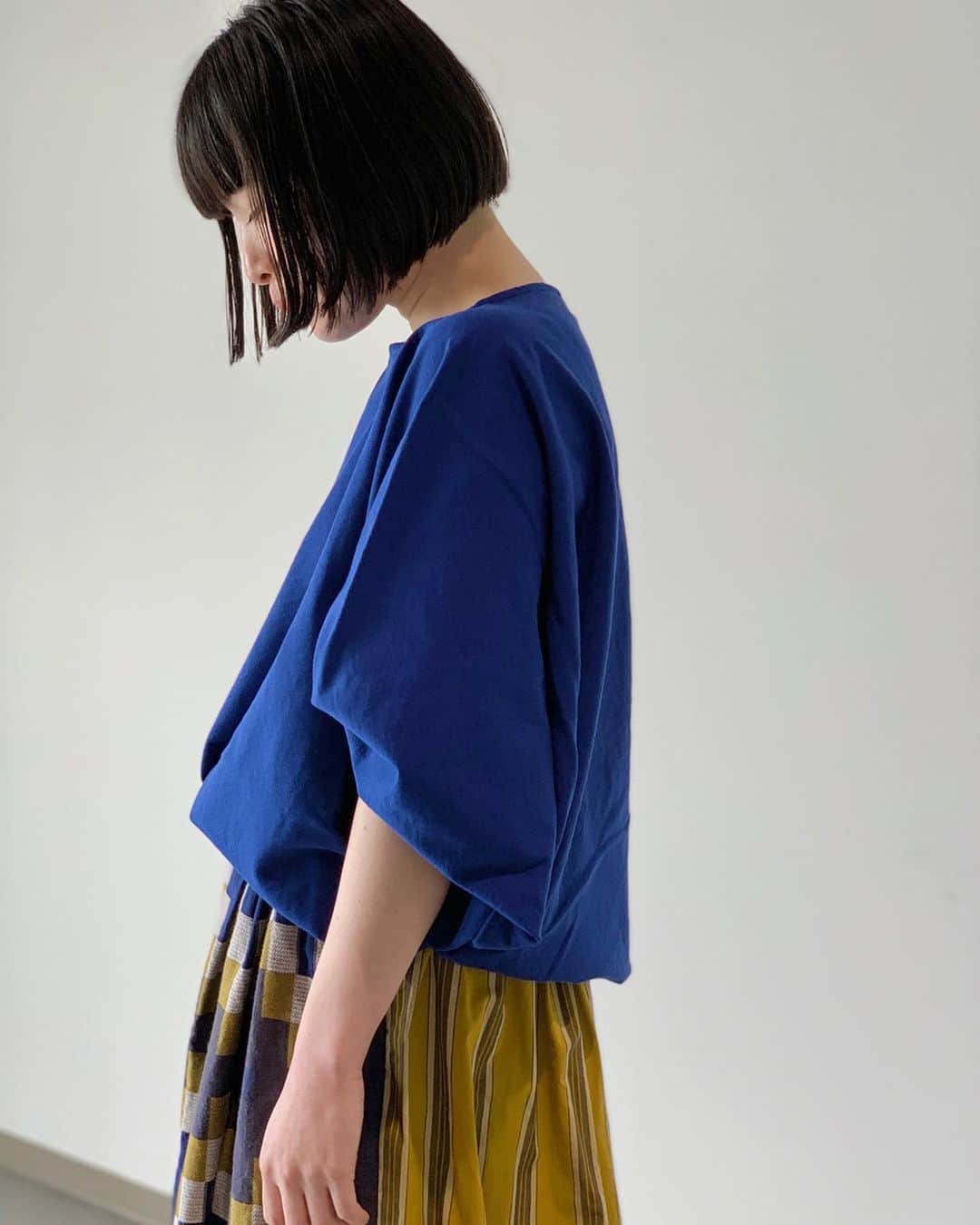ネ・ネットのインスタグラム：「【 wantan jersey ¥9,000+tax 】 《頭と腕を通す穴があれば服になる》。そんな考えから生まれたネ・ネットの人気シリーズ『wantan』。今の季節のちょうどいい素材感で、ゆったりとしたシルエットはご自宅でリラックスする方にもおすすめです。  #ネネット #nenet #新作 #new #spring #summer #2020 #collection #fashion #tokyo #japan #大人カジュアル #大人ネネット #otona_nenet #wantan #ワンタン #おうち時間 #stayhome」
