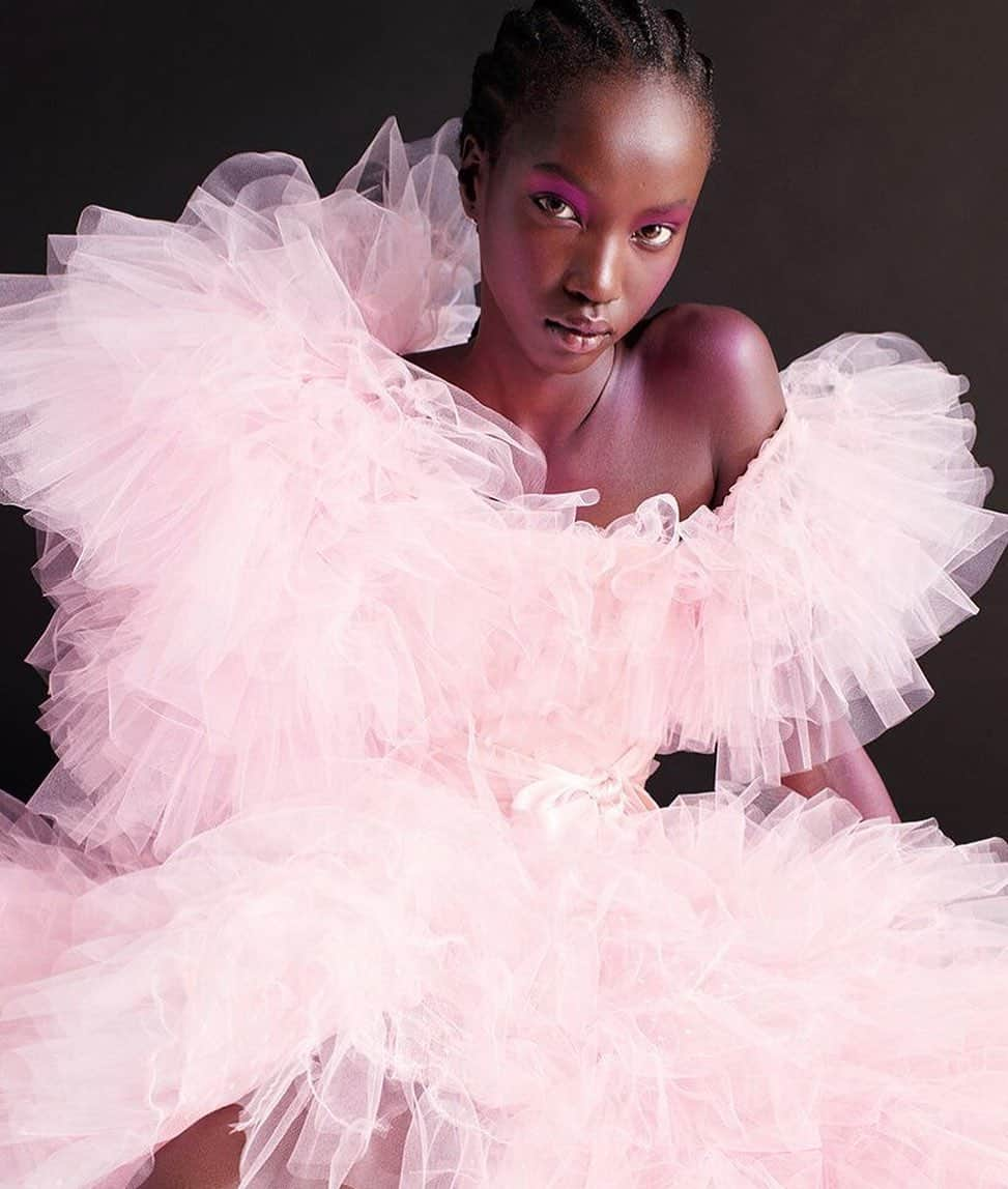 ロダルテさんのインスタグラム写真 - (ロダルテInstagram)「#FBF: Love @anokyai wearing Rodarte SS19 for the 2019 @crfashionbook annual calendar (Ph: @mario_sorrenti, styled by @carineroitfeld). #rodarte #CRWomen2019」5月23日 11時33分 - rodarte