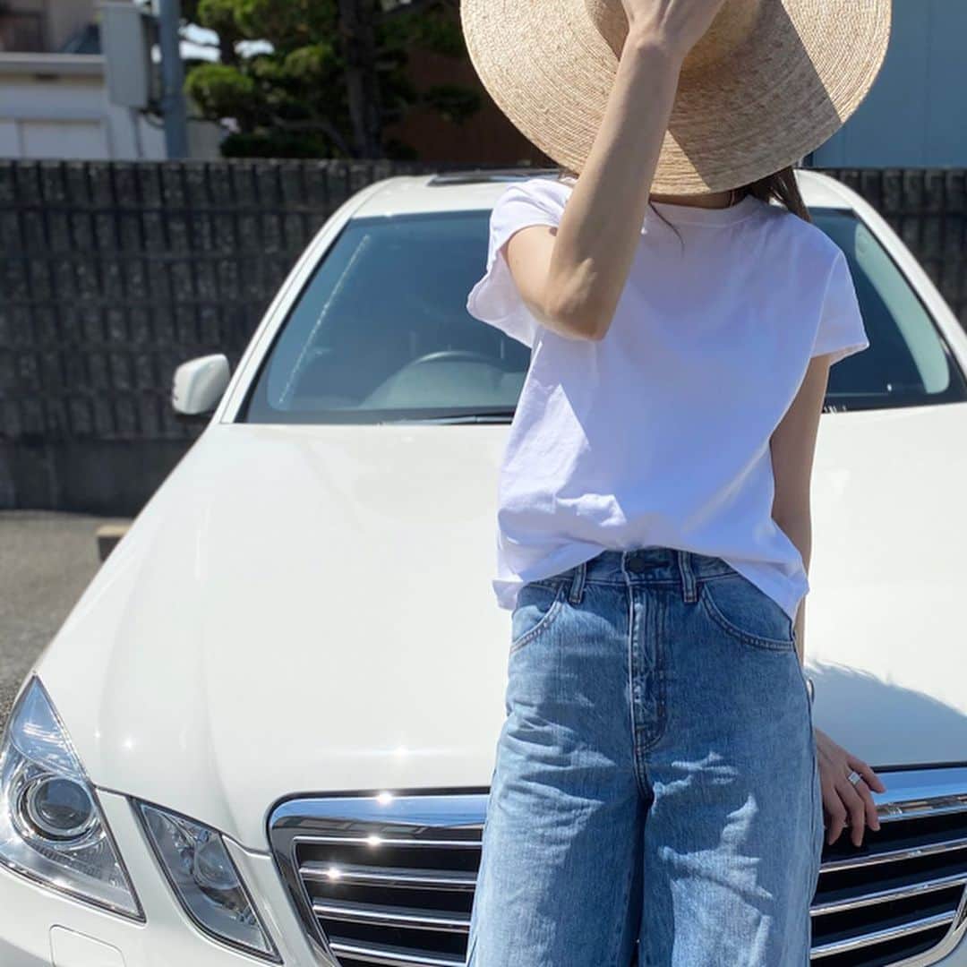 のインスタグラム：「2020,5.23. . あかん めちゃくちゃツボ 大好きな#uniqlo  の  #コットンリラックスフレンチスリーブt  しっかりめの生地で 二の腕カバーしてくれるし とにかくいい⤴︎ ⤴︎⤴︎ . 沢山着よう♥️ . hat @lackofcoloraus  Tshirt.denim #ユニクロ .  #ユニクロTシャツ部 #ユニT #uniqloginza2020SS #Tシャツコーデ #PR  #上下ユニクロ部  #栄作コーデ #アラフォーコーデ # #locari」