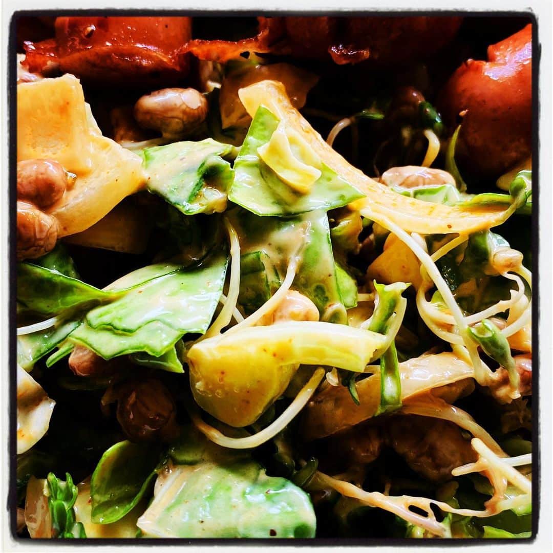浅岡雄也さんのインスタグラム写真 - (浅岡雄也Instagram)「納豆キャベツスプラウトマト　に　オリーブオイルとマヨ、醤油で混ぜるだけ。 （ﾟдﾟ）ｳﾏｰ！」5月23日 11時47分 - uyax_asaoka