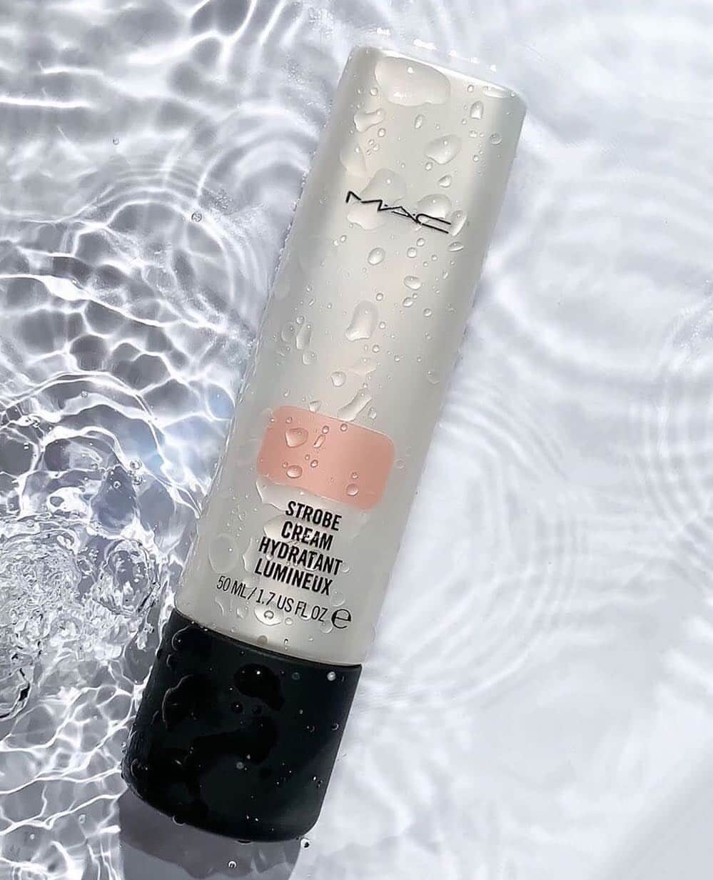 M·A·C Cosmetics UK & Irelandさんのインスタグラム写真 - (M·A·C Cosmetics UK & IrelandInstagram)「That stay at home glow 💫 Our iconic Strobe Cream: ultimate moisture & instant hydration for a refreshed skin. Who's added this to their daily routine? #regram @musthavebloggg #MACCosmeticsUK  #MACCosmetics」5月23日 3時35分 - maccosmeticsuk