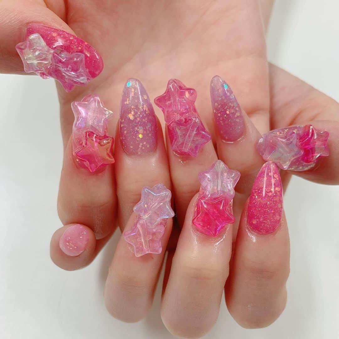 Ribonさんのインスタグラム写真 - (RibonInstagram)「やっぱり爪が可愛くないと。。。ダメでした。。。 . . . . .  #pinknails #pink  #ピンク #ネイル #ゆめかわいい #fancy #kawaii 　#ぷるぷるネイル #pinknails #ぴんく #ピンクネイル  #newnails #💅🏼 #女子力」5月23日 3時54分 - ribon_burlesque