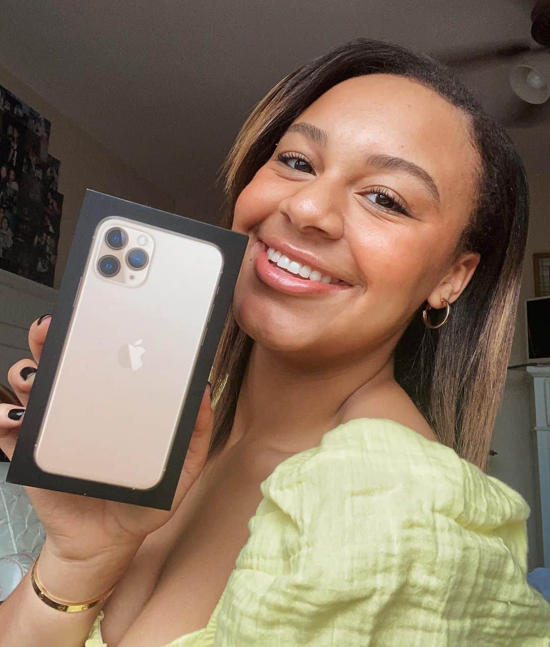 Nia Sioux Frazierさんのインスタグラム写真 - (Nia Sioux FrazierInstagram)「I’m so excited to give ONE OF YOU the chance to take home an iPhone 11, or CASH!!! This is INTERNATIONAL 🌎🎁 . ✅ TO ENTER >> All you have to do is go to @0loopsforbloggers and follow everyone that they are following (found on the top right corner). That’s it, you’re in! . 🌟 For extra entries you can tag at least three friends in this post. This is optional.  Ends May 26th at around 9 PM EST. Good Luck! *Not affiliated with Instagram or any brand. . . . Please allow us time to verify all entries and choose a fair winner. We must mention that this is in no way sponsored, administered, or associated with Instagram or any brand. By entering, entrants confirm that they are at least 13 years of age, release Instagram of responsibility, and agree to Instagram's terms of use. No purchase required and void where prohibited by law. Any logos shown in the photo belong to the respective brands and no copyright infringement is intended. Good luck everyone! ⭐️」5月23日 4時01分 - niasioux