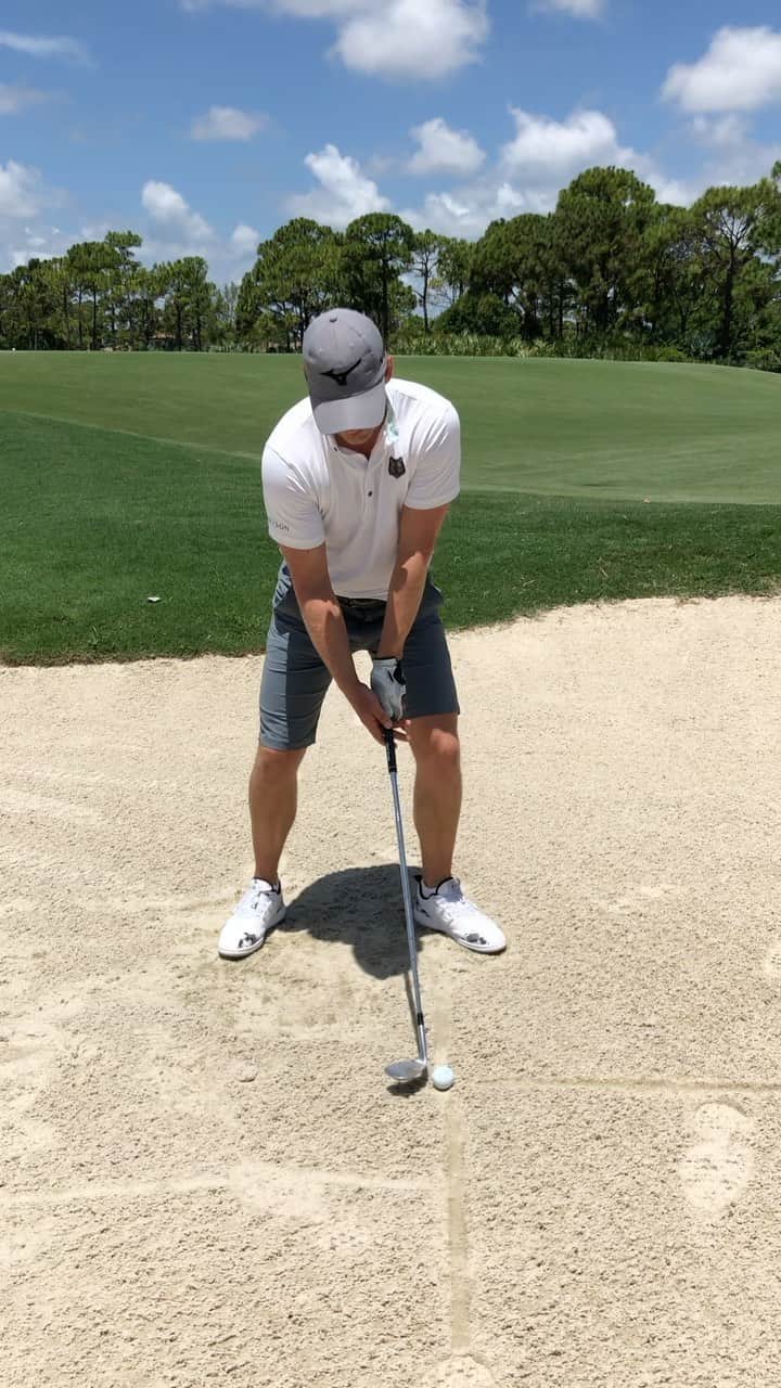 ルーク・ドナルドのインスタグラム：「Looking at your divots when practicing your bunker play can really tell you if you are close with your technique. In bunker play we want thin shallow divots as much in front of the ball as behind and slightly left too. Most amateurs who struggle out of the bunker, their divots are too far behind the ball and too far out to the right. By drawing these simple lines when practicing you can really check to make sure you are doing it correctly. #LDTips #bunkerplay #stayhealthy #staysafe」