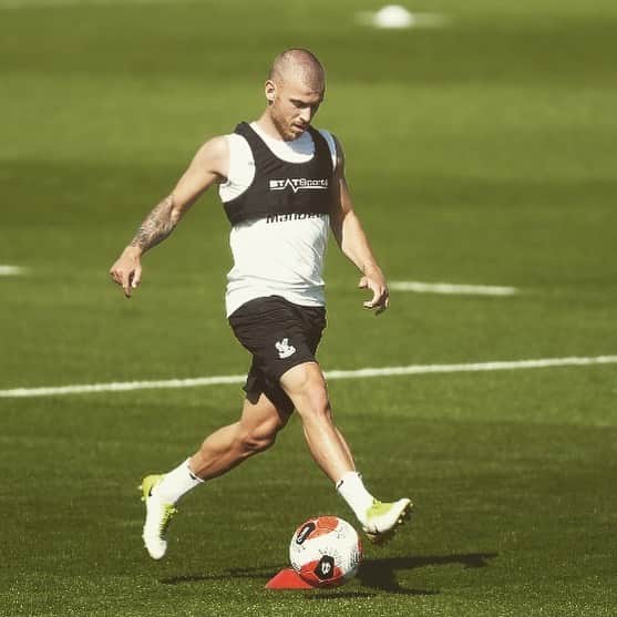のインスタグラム：「Great to be back on the pitch⚽️☀️」