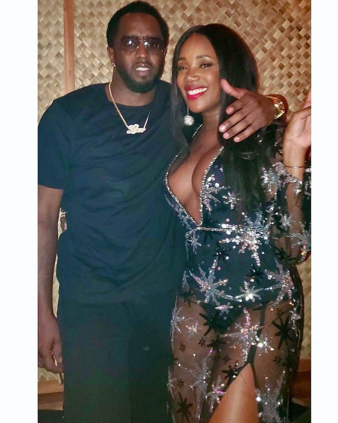 Kissさんのインスタグラム写真 - (KissInstagram)「#FBF 2019 When the one and only @diddy stops by your party to wish you a happy birthday, you know your party is lit ayeee!! ✨😜💋✨ Ahhh the good ole pre-quarantine days! 🤷🏾‍♀️ #prequarantine #blinddragon #partyandbullshit」5月23日 4時57分 - kissthedeejay
