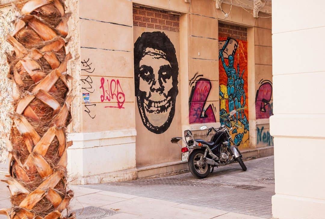 Shepard Faireyさんのインスタグラム写真 - (Shepard FaireyInstagram)「For this week's throwback, I'm highlighting my trip to Málaga in 2015. I was very excited about the opportunity to visit a beautiful city and not only do more art in the streets but showcase "Your Eyes Here," a solo exhibition that featured a broad range of my works at the CAC Málaga Museum. The CAC is a beautiful space that lent itself well to the variety of scales and configurations of my work. I was proud to be showing at the same time as D*Face, an artist I consider a friend and inspiration! Check out these shots from the trip that were taken by @jonathanfurlong. I hope to go back to visit someday, in the meantime I hope all of my friends in Spain and all over the world are staying safe! -Shepard」5月23日 5時06分 - obeygiant