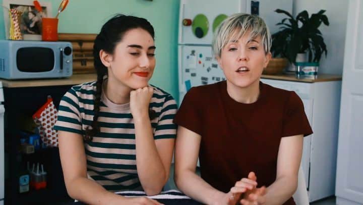 ハナー・ハートのインスタグラム：「Ella stops by to speak her truth. New video in bio! Big thanks to #Cascade for sponsoring and teaching us that handwashing dishes in a running sink uses 4 gallons of water every 2 minutes while our dishwasher uses that in its entire cycle. If we run our dishwasher nightly, we can save 100 gallons of water a week! Try this surprising way to save water and buy #Cascade Platinum online at @Krogerco. #CascadePartner」