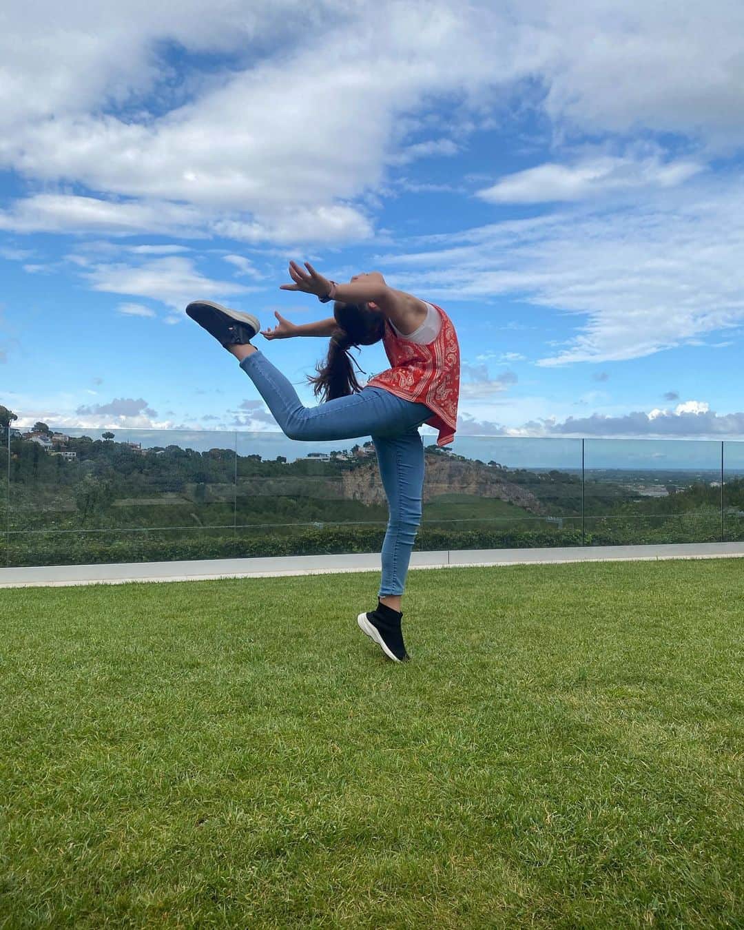 ソフィア・バルビのインスタグラム：「Ella, la que mas me entiende! te amo! #nonecesitafiltro #Delfi」