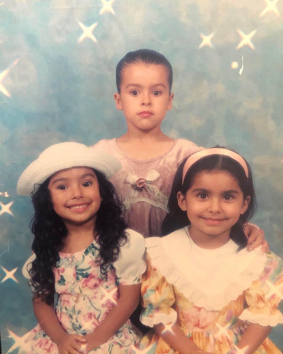 ゼリカ・シルバーのインスタグラム：「Happy birthday to my big sis @mssilver_mua I love you so much and I wish you lots of love, health and abundance as you enter a new decade! You are one of the strongest women I know and seeing how much you’ve grown brings tears to my eyes. I love you more than this post can describe! Feliz dirty 30 🎉 you deserve the world! 👭🏽💛」
