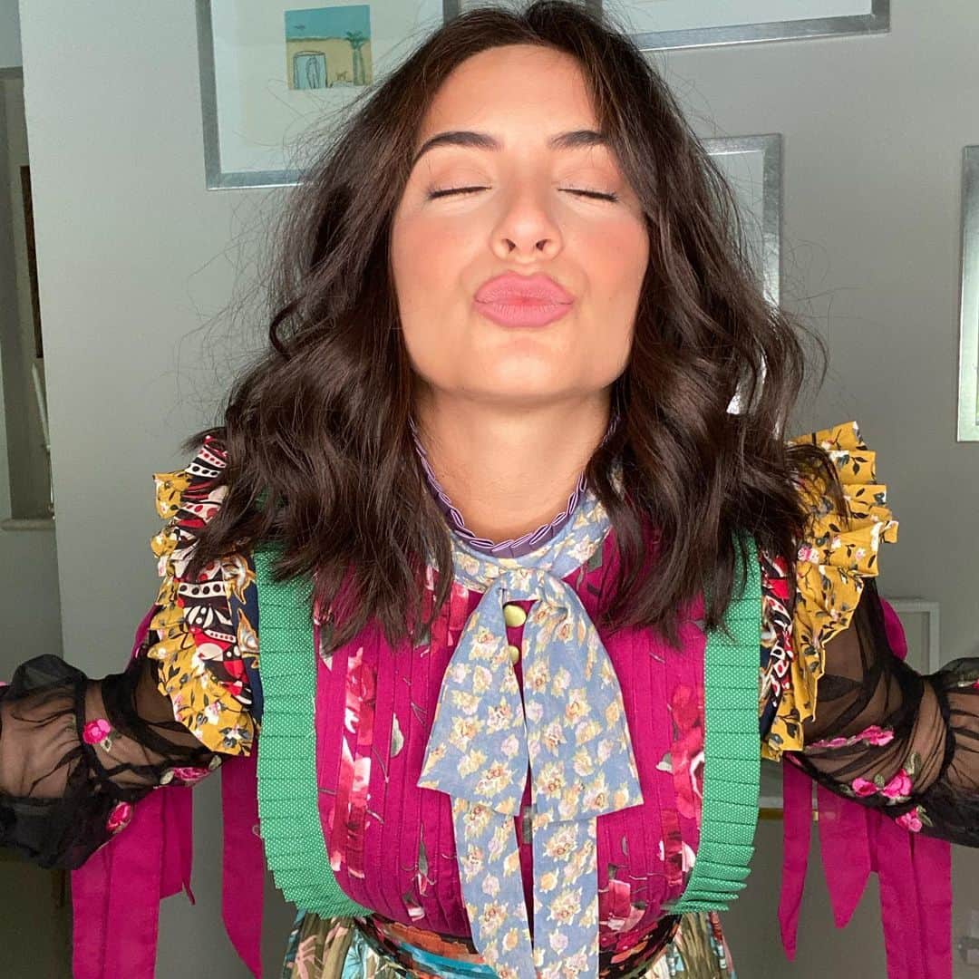 Ana Brenda Contrerasのインスタグラム：「Es viernes y les mando un beso enorme! 💋」