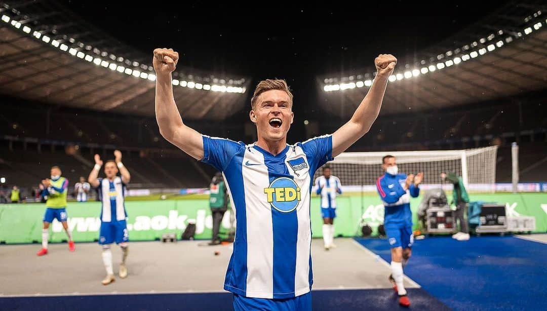 マキシミリアン・ミッテルシュタットのインスタグラム：「Berlin ist Blau Weiß !!🔵⚪」