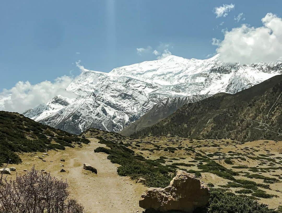 キミー・マイズナーさんのインスタグラム写真 - (キミー・マイズナーInstagram)「Thinking of my time in Nepal today 🤍 its been 2 years already since this life changing trip! #takemeback #flashbackfriday #nepal #annapurnacircuit」5月23日 6時01分 - kmeiz12