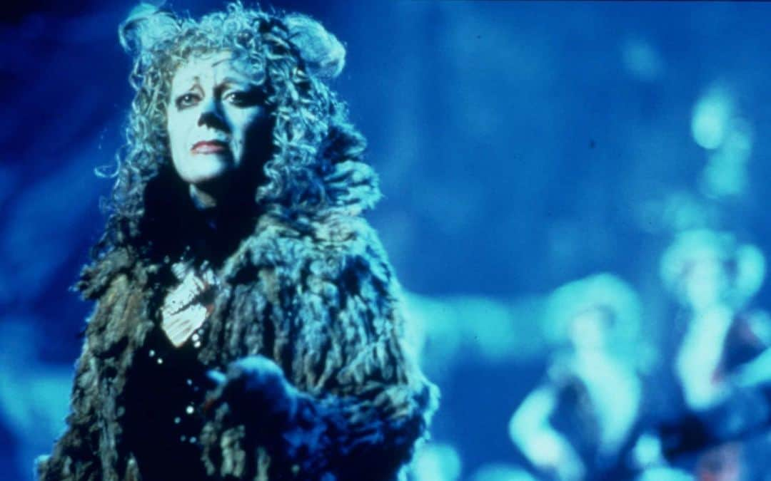 キャッツのインスタグラム：「Grizabella the Glamour Cat 💔」