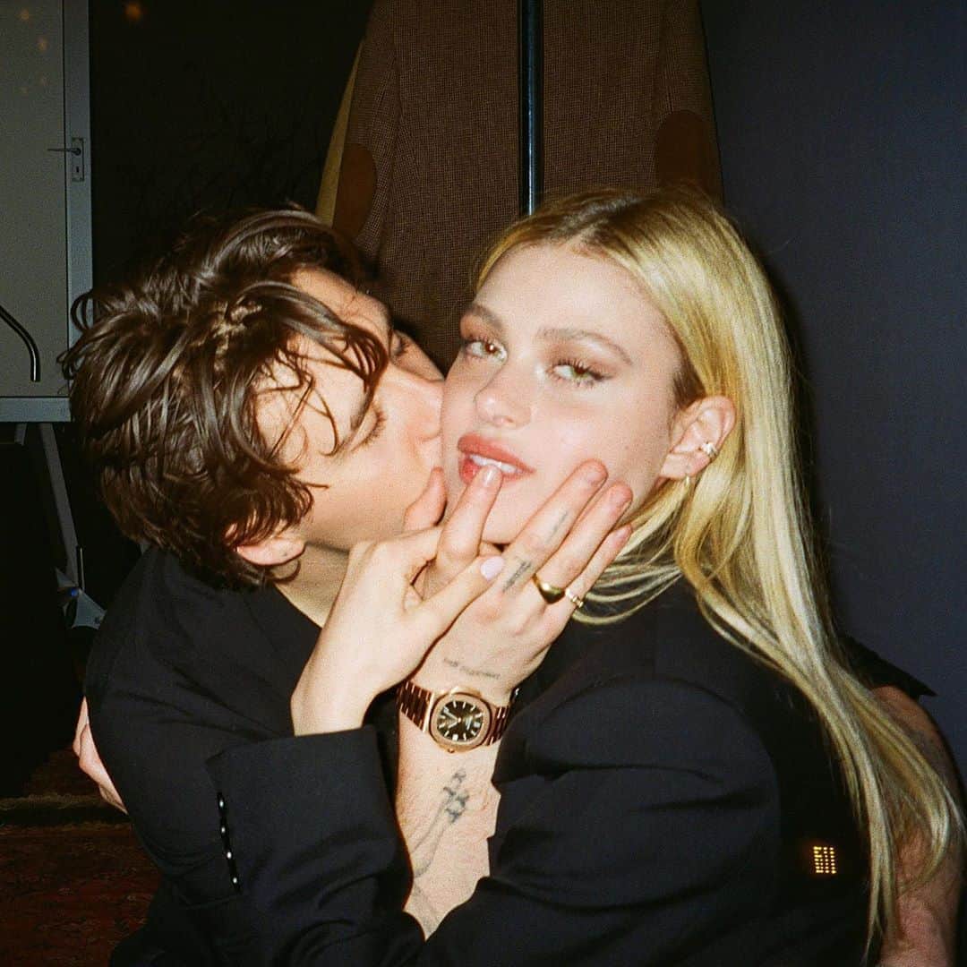 ニコラ・ペルツのインスタグラム：「i’m dating my best friend and that makes me so happy」