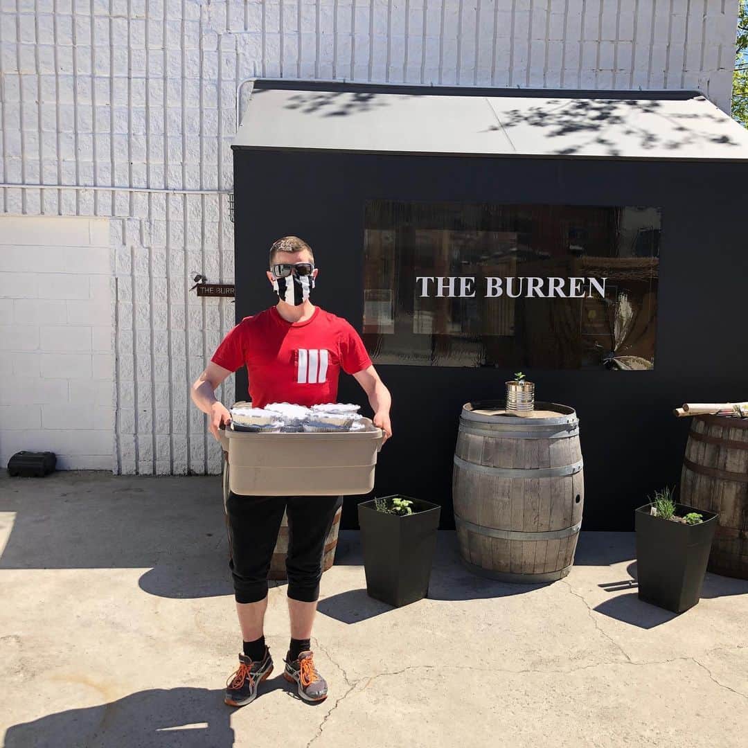 ジェフリー・バトルさんのインスタグラム写真 - (ジェフリー・バトルInstagram)「Another couple of days delivering meals to @health_initiative_dc2020 Thank you to my volunteer partner @davejolicoeur and to all of the restaurants involved.  A great initiative with the @leslievillebia spearheaded by @justbsalon and @bside.beauty  @gordons_pub_kitchen @eadreyfoods @theburrenpub @fatlambkouzina #leslievilledonates  Please donate to http://charityauction.bid/leslievilledonates」5月23日 6時34分 - j_butt