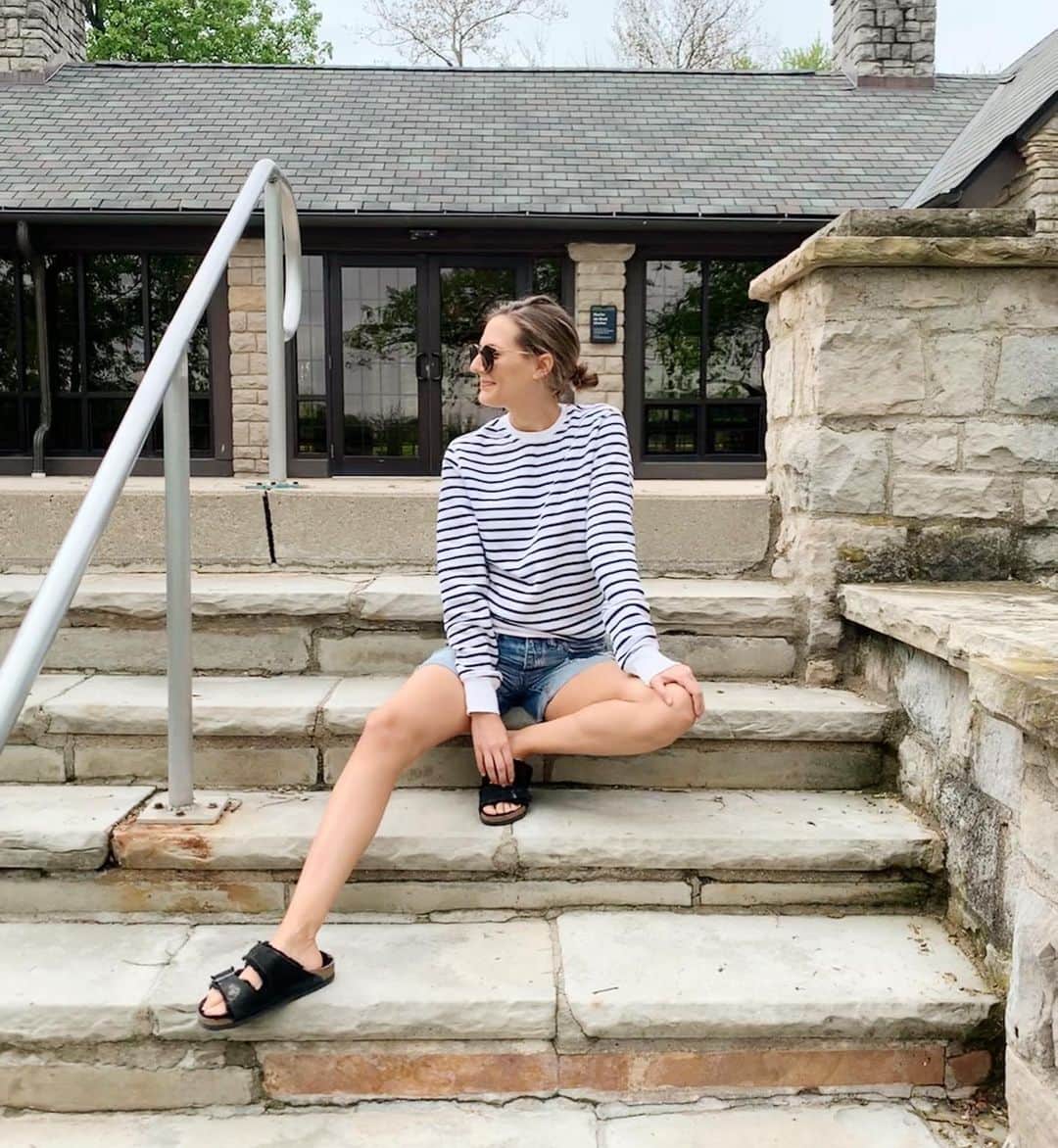 Anna Jane Wisniewskiのインスタグラム：「Stripes for MDW. Groundbreaking. Have a safe and healthy weekend, everyone! 🇺🇸 // http://liketk.it/2PoYN #liketkit @liketoknow.it #LTKunder50 #LTKunder100」