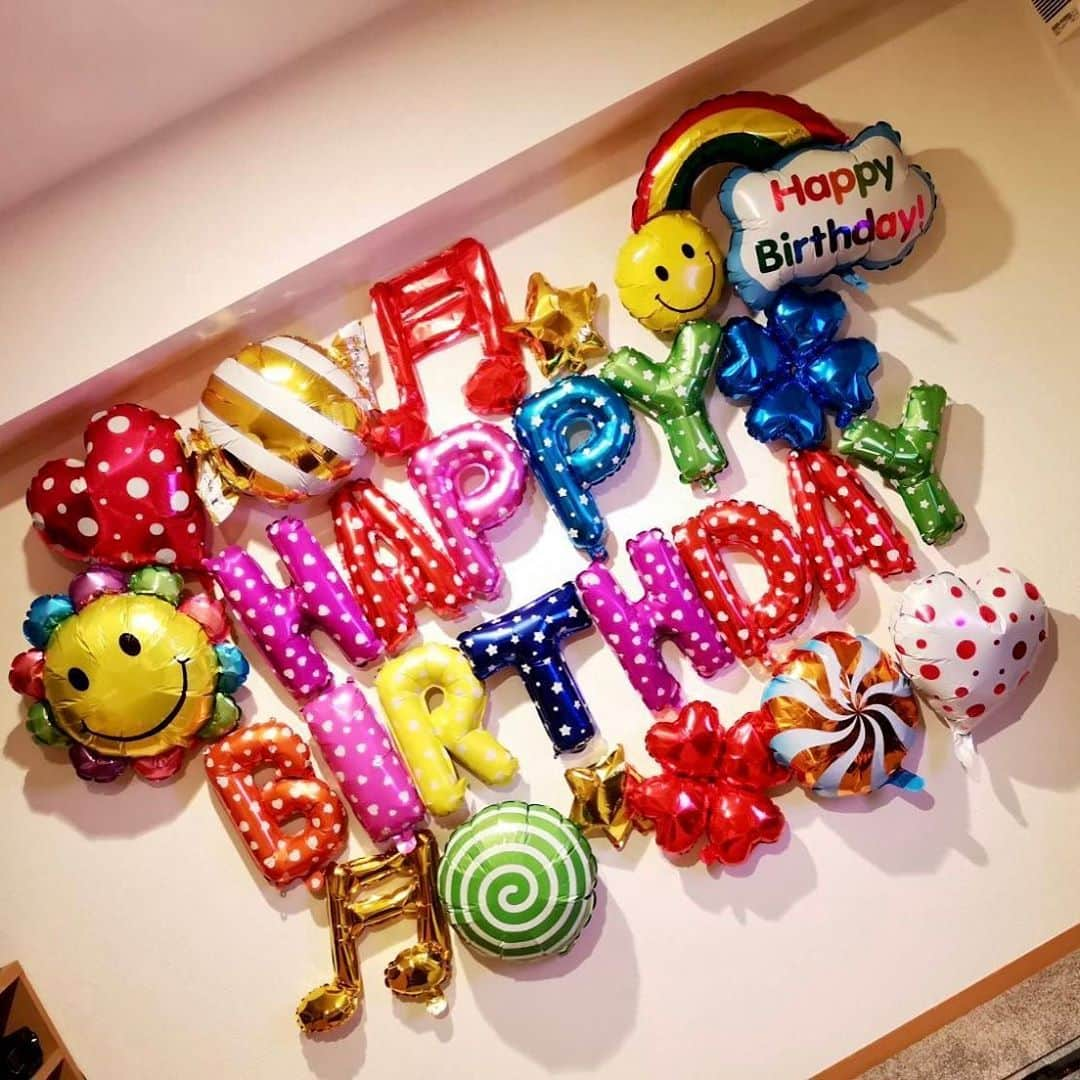 信沢Hitoshiさんのインスタグラム写真 - (信沢HitoshiInstagram)「リモート誕生日会をしてもらった！初体験。寂しい誕生日だと思ってたから、逆に感動サプライズだった！ありがとう！」5月23日 12時40分 - nobusawahitoshi