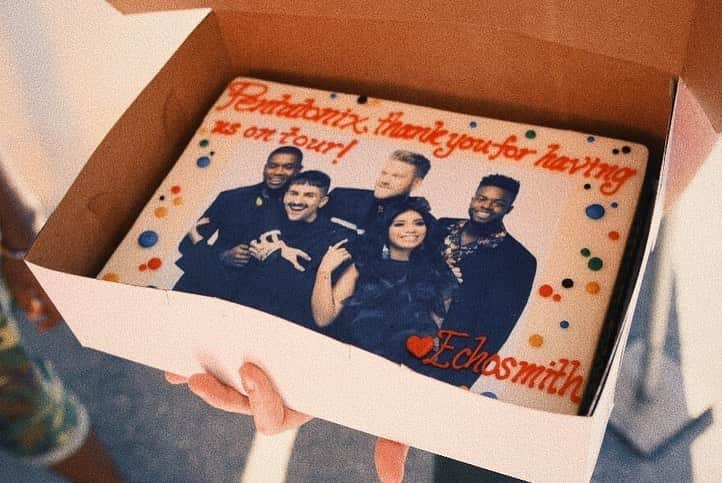 ペンタトニックスさんのインスタグラム写真 - (ペンタトニックスInstagram)「#Flashback to when ⁦‪@echosmith‬⁩ surprised us with a cake right before we kicked off opening night of our 2018 tour! 🎂 #FBF #PTXSummerTour2018」5月23日 7時15分 - ptxofficial