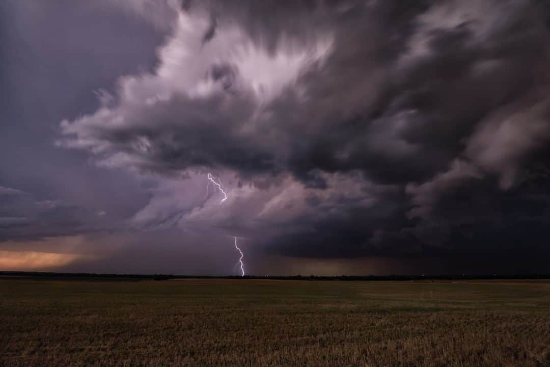 ナショナルジオグラフィックさんのインスタグラム写真 - (ナショナルジオグラフィックInstagram)「Photo by Keith Ladzinski @ladzinski | A bolt of lighting fires down through dark skies at twilight over central Oklahoma. It's storm season in North America, a time where scenes like this are a common sight throughout Tornado Alley. Storm cells of this size can be quite destructive, but are part of an intricate cycle of life, bringing with them much needed water for flora and wind for pollination. They're both terrifying and beautiful to watch light up the skies.」5月23日 7時35分 - natgeo