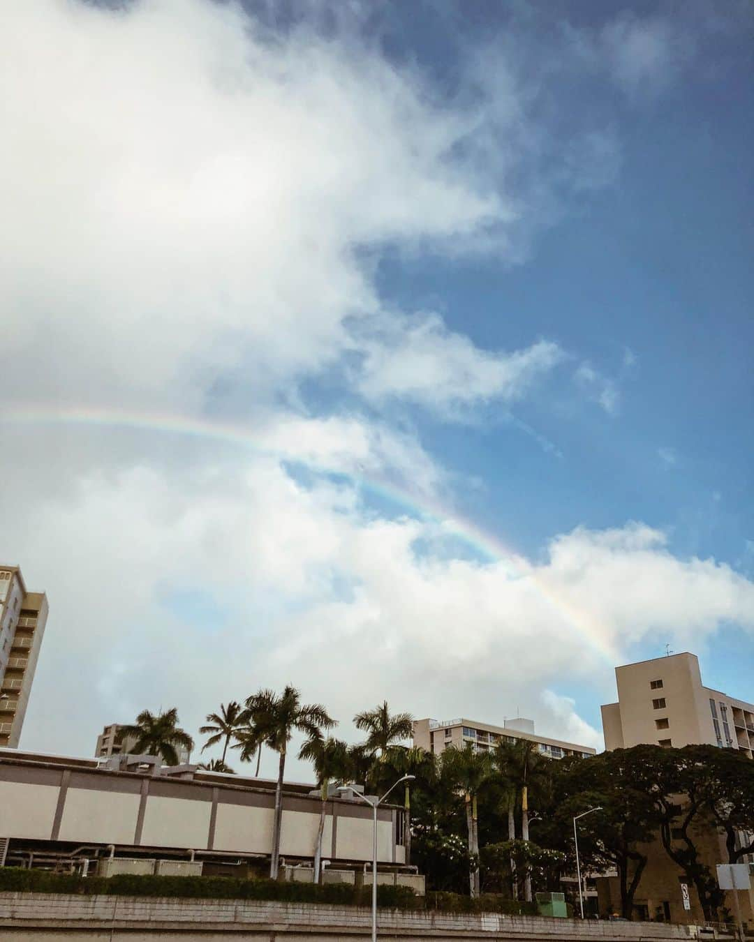 高園あずささんのインスタグラム写真 - (高園あずさInstagram)「No Rain, No Rainbow. 雨が降らなければ、虹は出ない。  #staypositive #staystrong  #azusatakazono_旅」5月23日 7時45分 - azusa_takazono