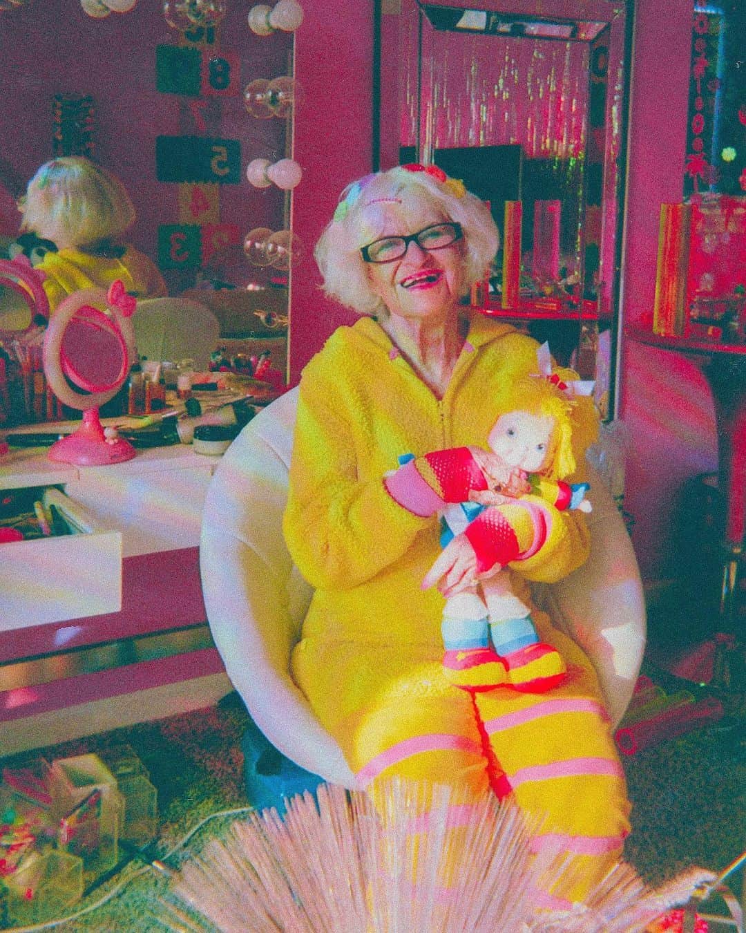 ファンキーグランマさんのインスタグラム写真 - (ファンキーグランマInstagram)5月23日 7時49分 - baddiewinkle