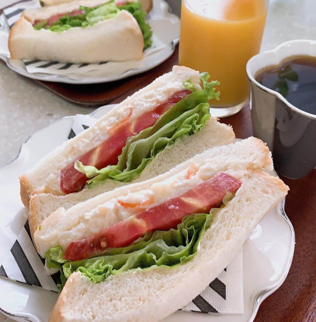 水谷雅子さんのインスタグラム写真 - (水谷雅子Instagram)「#おはようございます #モーニング#朝食 #goodmorning #breakfast  #ポテトサンド#オレンジジュース #ホットコーヒー#カフェオレ#珈琲 #水谷雅子#水谷雅子beautybook50の私  名古屋24℃☁️ おはようございます！ 今朝はくもりですっきりとしない天気です☁️ 日差しがないので少し肌寒いです。 くもりでも紫外線は降り注いでいますので、 紫外線対策は忘れずにね❣️」5月23日 8時04分 - mizutanimasako