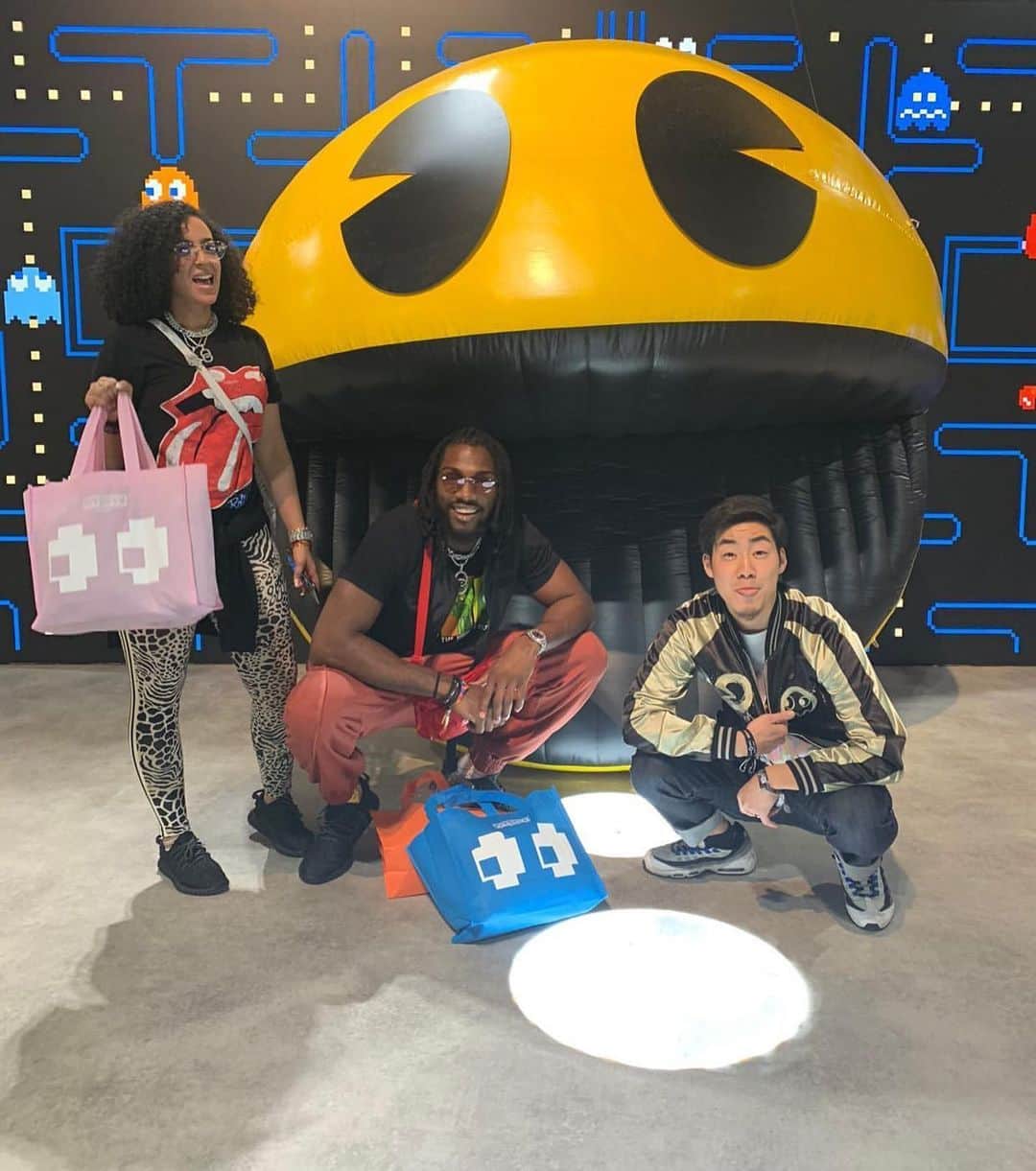 ケネス・フェリードのインスタグラム：「Man time sure do fly happy 40th to the game that turnt me into the gamer I am today! @officialpacman y’all know we had to get everything that I could fit when we pulled up & saw it all at @complexcon! S/O @jayflatbush for the love getting the @infinite8vision & myself in & @kawwzzii for the Pac-Man hook up! #ClassicsNeverDie #ImARealGamer」