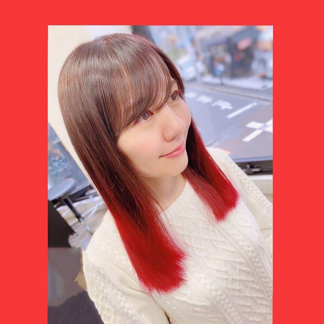 真坂美帆さんのインスタグラム写真 - (真坂美帆Instagram)「＊ この感じ…今は大好き 毛先レッド💇‍♀️✨ 我慢どころは、刺さる前髪。 ……笑 （前髪の鬱陶しさは、crossのせいじゃありませんわ😂 前髪伸ばしている途中なのです。ガマン限界突破直前⁉️） ・ カラー: @matsuhashikatsuoki  カット&セット: @cross_kitazawa ・ さらに鮮やかな赤色に染まりましたわ♡ 髪と合わせ色、お化粧もストロベリーに🍓✨ ・ ・ #セミロング #セミロングヘア  #禰豆子 #鬼滅 #鬼滅の刃 #鬼滅の刃が好きすぎる  #カラー #ヘアカラー #レッドカラー」5月23日 10時02分 - miho.sakurazaka_mii