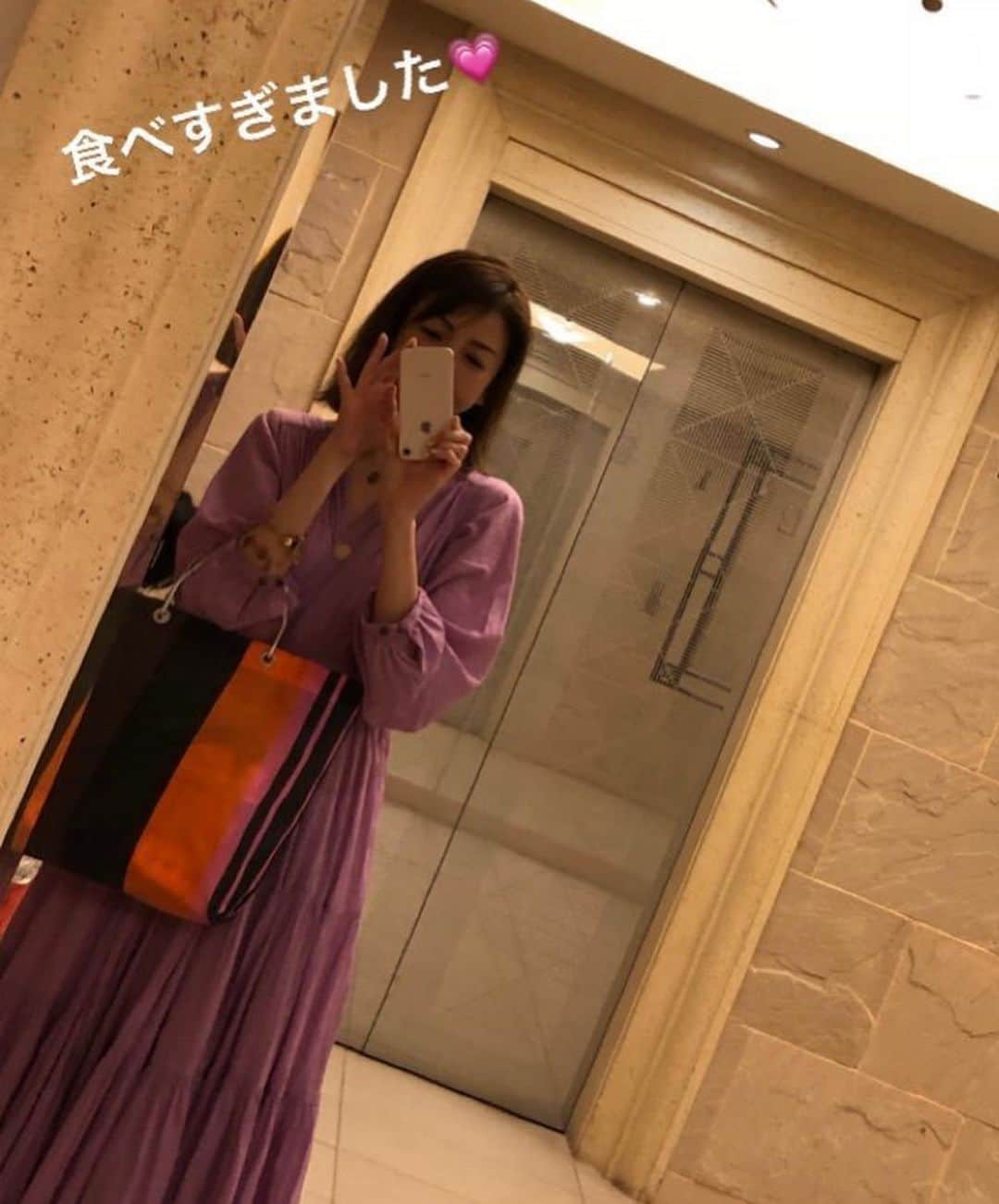 美香さんのインスタグラム写真 - (美香Instagram)「おはようございます☀ ストーリーに残っていた過去の私服たち。白いトップスがやはり好きなようで一番多かったかも☺️ さーて、今日は何の映画を見ようかなぁ？？ #過去pic  #私服」5月23日 9時56分 - mikaofficial99