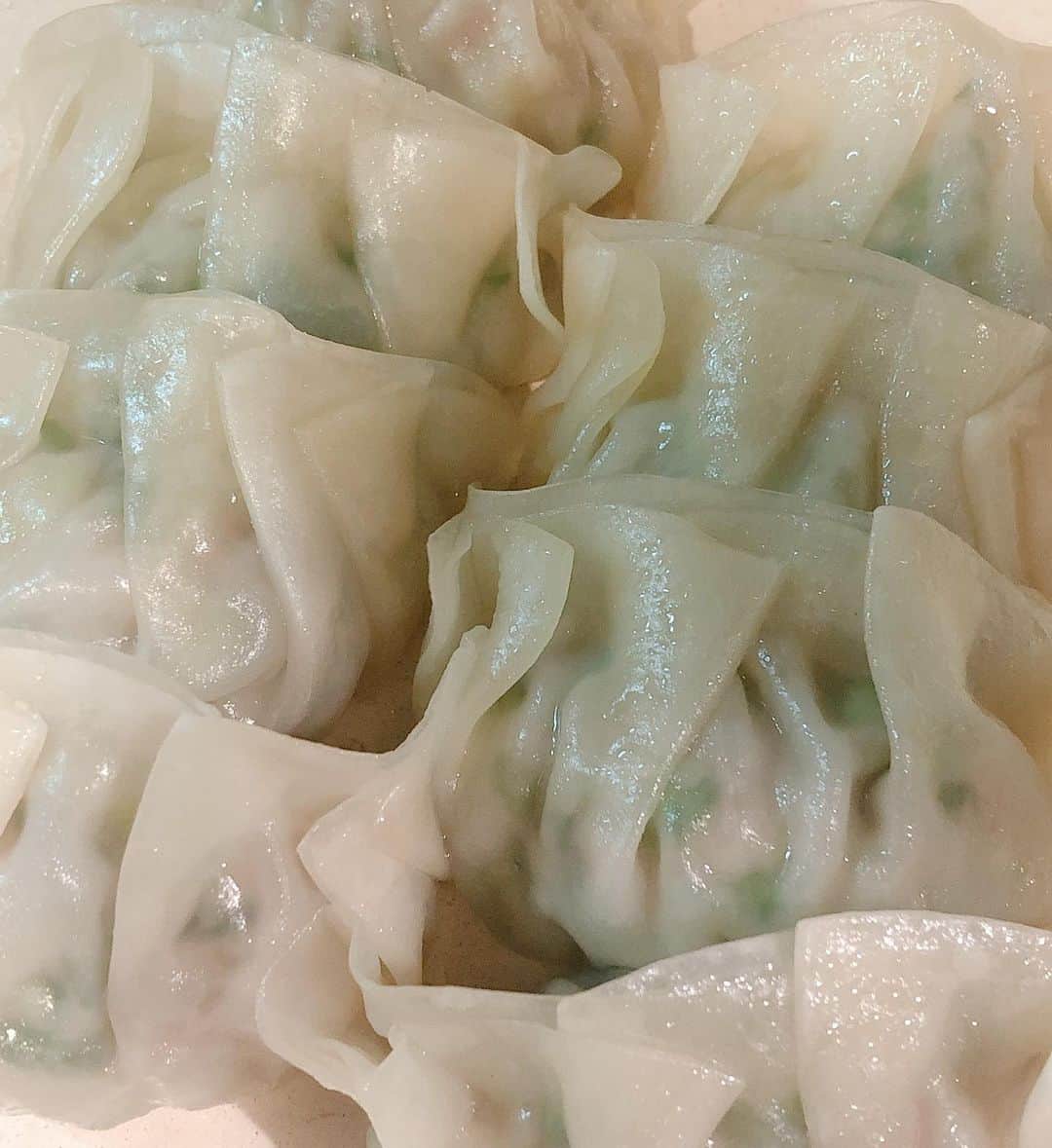 阿部洋子さんのインスタグラム写真 - (阿部洋子Instagram)「🍴👯‍♀️🍴 #おうちごはん  #餃子  皮で包む作業が無性にすき。  #stayhome #cooking #ギョーザ」5月23日 10時19分 - hirocoring
