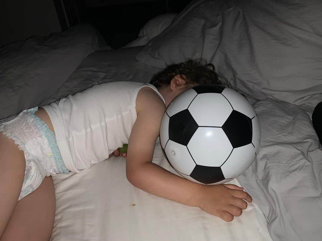 ジェイ・ボスロイドさんのインスタグラム写真 - (ジェイ・ボスロイドInstagram)「This is the definition of, Eat, SLEEP and talk football!! 😂😂 Love for the game already! ❤️❤️⚽️⚽️⚽️ #striveforgreatness#lovethegame#son#prodigy  I got some contract offers coming through 😂😂😂」5月23日 10時14分 - jaybothroyd