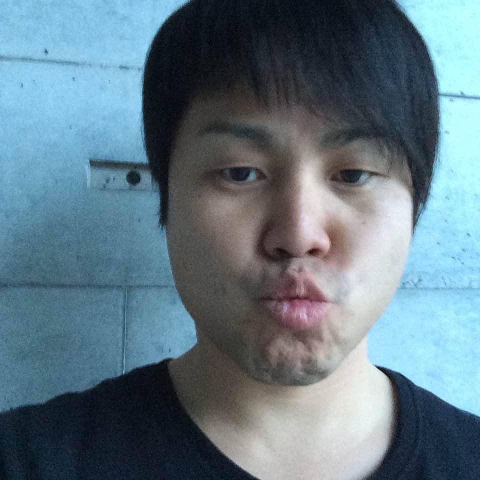 井上裕介のインスタグラム：「おはようございます☀ ５月の３１日に笑われたいバカ^_^ 未来で笑われたいバカ^_^  あと８日！！ ひょっとすると、３１日を待たずして、解除される可能性あり。 あと少しあと少し。 頑張ろう！  #うちで過ごそう  #未来で笑おう」