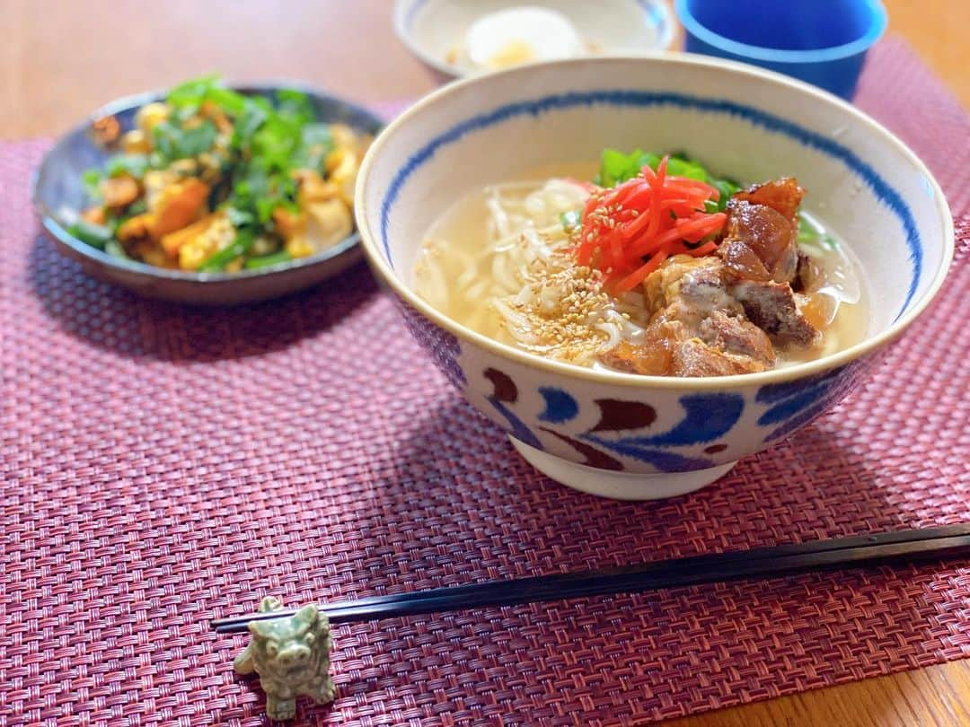 渡辺早織さんのインスタグラム写真 - (渡辺早織Instagram)「今日の朝ごはん  麺シリーズです🌺  #早織飯 #mybreakfast #今日の朝ごはん  #ソーキそば #ふーチャンプルー #ジーマミー豆腐 #もずく  #stayhome  #stayhealthy」5月23日 10時52分 - _watanabesaori_