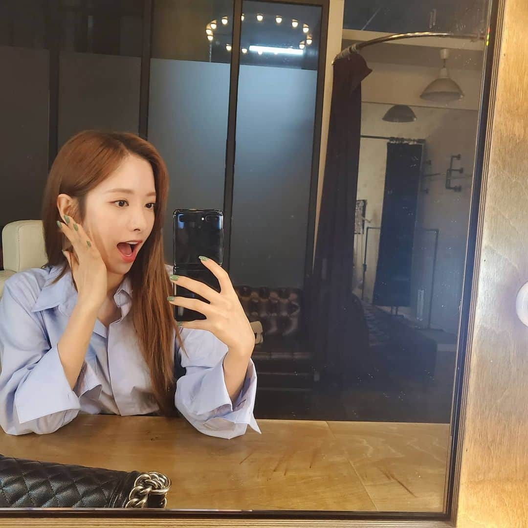 ボナさんのインスタグラム写真 - (ボナInstagram)「보고싶다던 거울셀카...🤗」5月23日 21時46分 - bn_95819