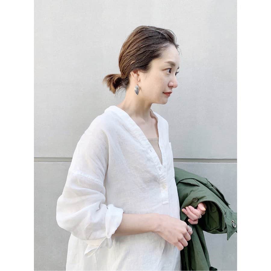 川島幸恵さんのインスタグラム写真 - (川島幸恵Instagram)「👒👒👒﻿ ﻿ 夏のおすすめワンピース👗﻿ (たくさんおすすめがあって、1番とかつけられない🙈)﻿ ﻿ リネンならではの雰囲気が良くって、シンプルだけど飽きずに長く着れる1枚です。﻿ ﻿ たくさん着て、洗って、変化していく風合いも楽しみたい🌿﻿ ﻿ ﻿ #SHENERY_official﻿ #dress #sandals #SHENERY﻿ #linen #white ﻿ #SNR_linenseries﻿ #fashion #styling」5月23日 20時19分 - sachie118