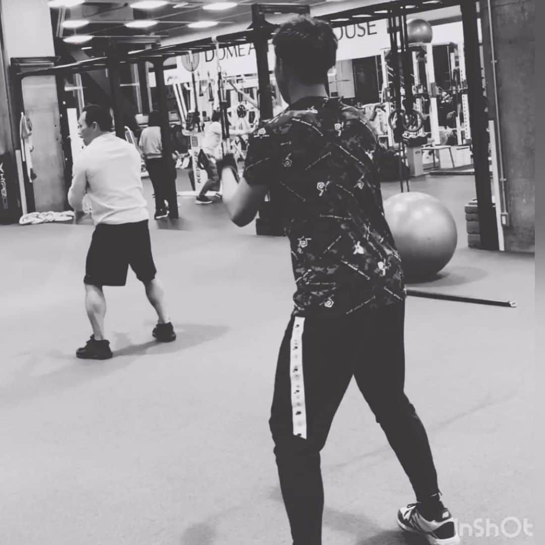 藤平尚真のインスタグラム：「今日はチーム友岡のメンバーで オンライントレーニングをしました🏃‍♂️ 陸上。格闘技。柔道。など色々な分野の、トップアスリートと一緒にトレーニングができて とても刺激になりました😁  #大雅さんのバービー #飯塚さんのスピード #アスリートトレーニング」