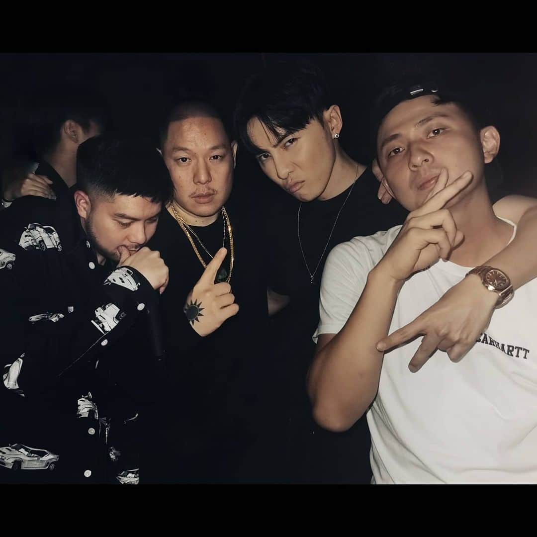 ダンソン・タンのインスタグラム：「Happy bday bro 🎉🎉🎉 - #DT #HOTHEART #唐禹哲」