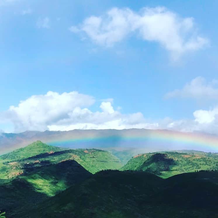 美城れんのインスタグラム：「今日は、カウアイ島の写真を…🌈 いつでも、心はこのくらい晴れていたい 今日も、ありがとう全てに心から感謝を… mahalo😌🌈✨」