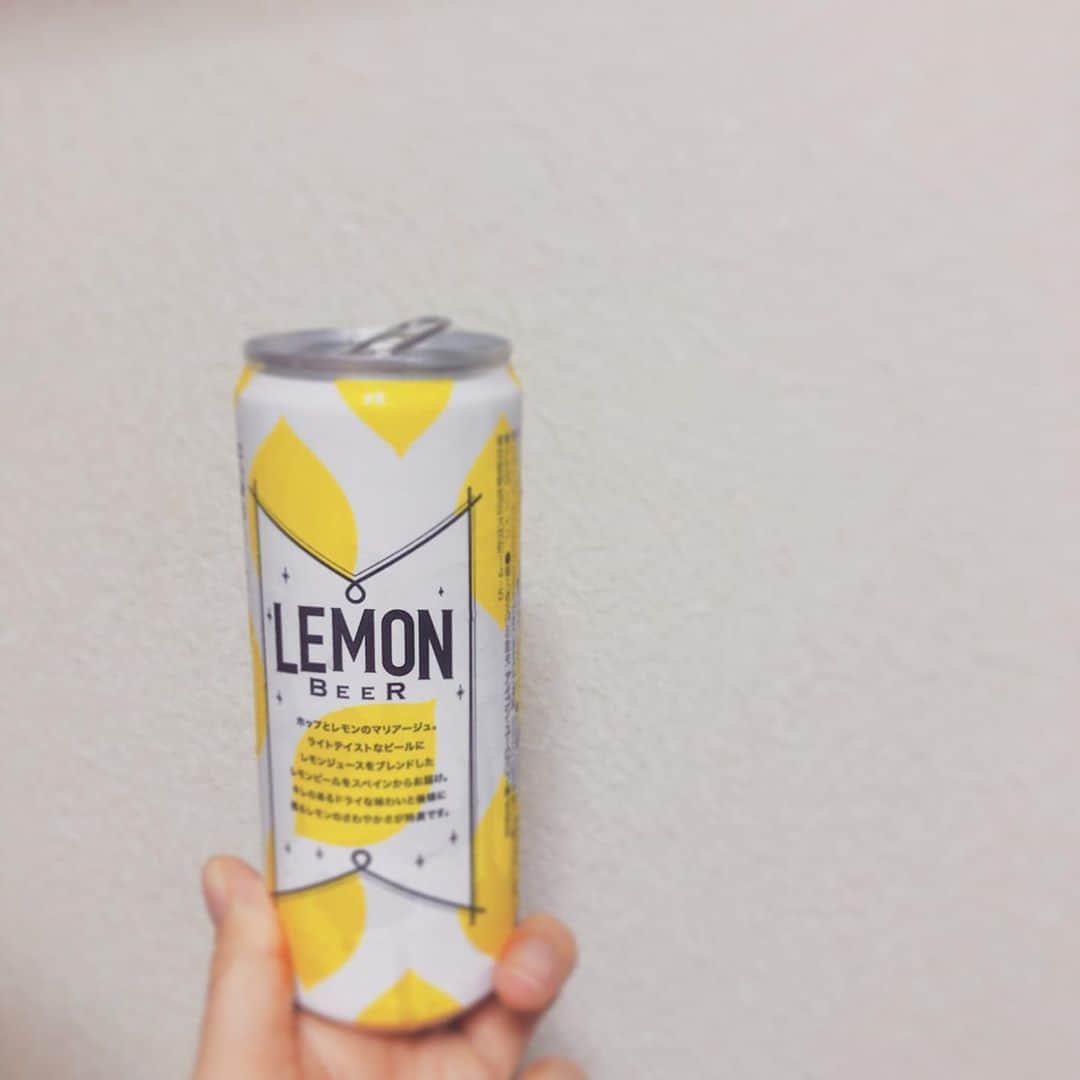 山下聖良さんのインスタグラム写真 - (山下聖良Instagram)「レモンビール🍋🍺 想像してたよりも甘かった！ ビール苦手な人でも飲めるかも🤔 逆にビール好きな人には甘いかも…？ . . .  #kaldi  #カルディ #レモン  #レモンビール #🍋 #lemon  #ビール #お家居酒屋」5月23日 20時50分 - yamashita_seira